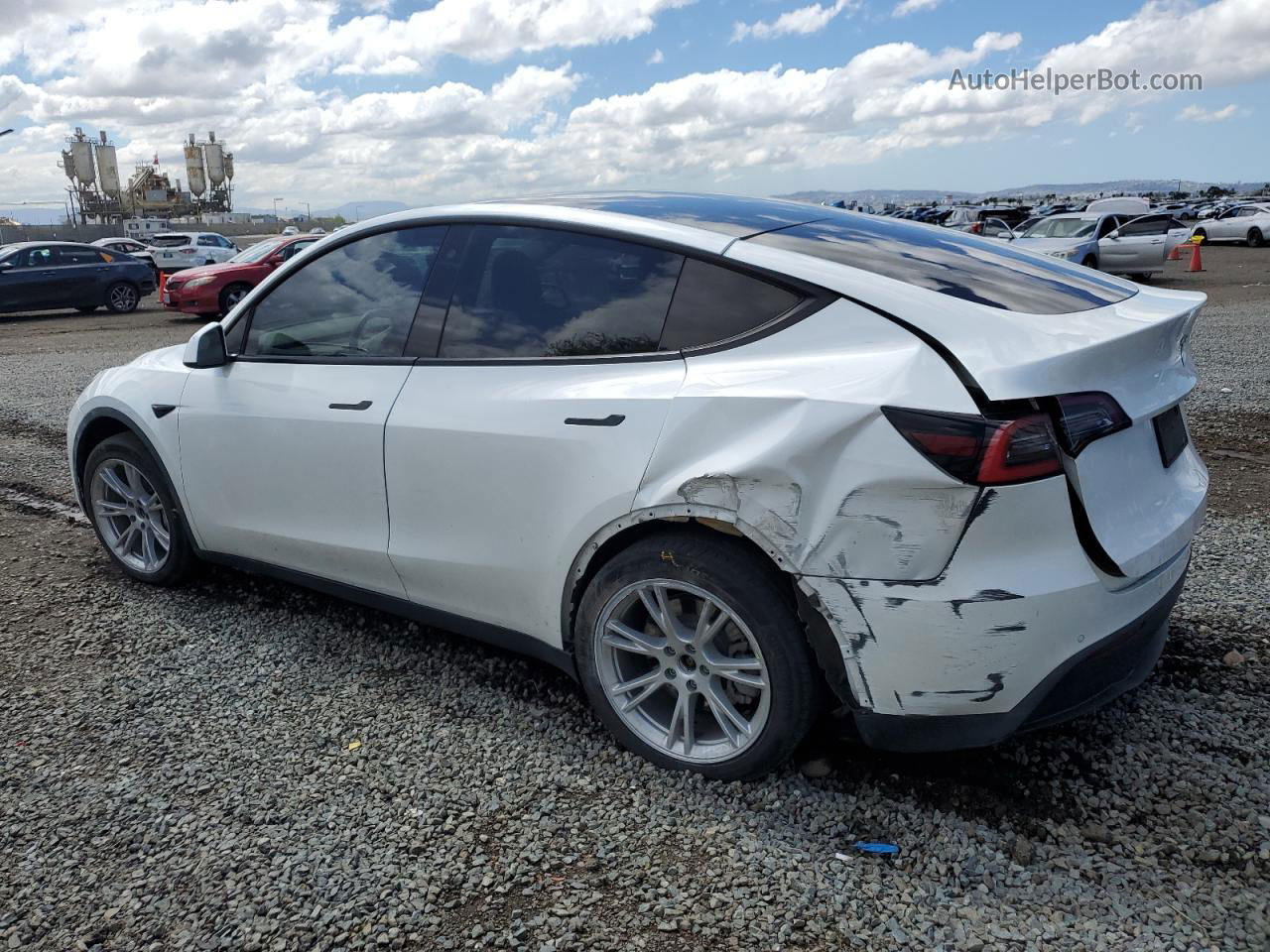 2020 Tesla Model Y  White vin: 5YJYGDEE1LF051071