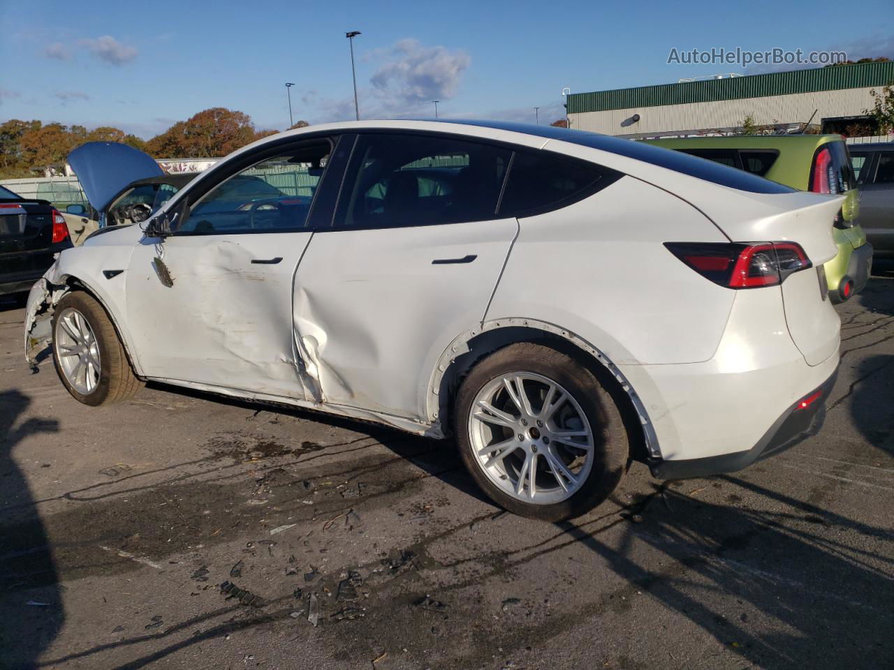 2021 Tesla Model Y  White vin: 5YJYGDEE1MF101159