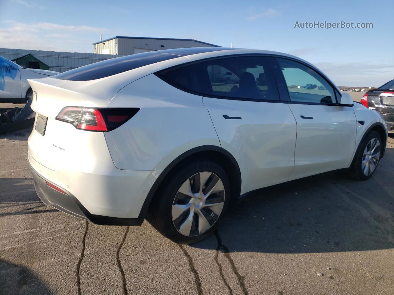 2021 Tesla Model Y  White vin: 5YJYGDEE1MF101159