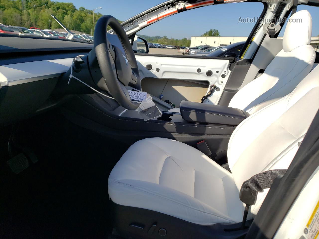 2021 Tesla Model Y  White vin: 5YJYGDEE1MF269156