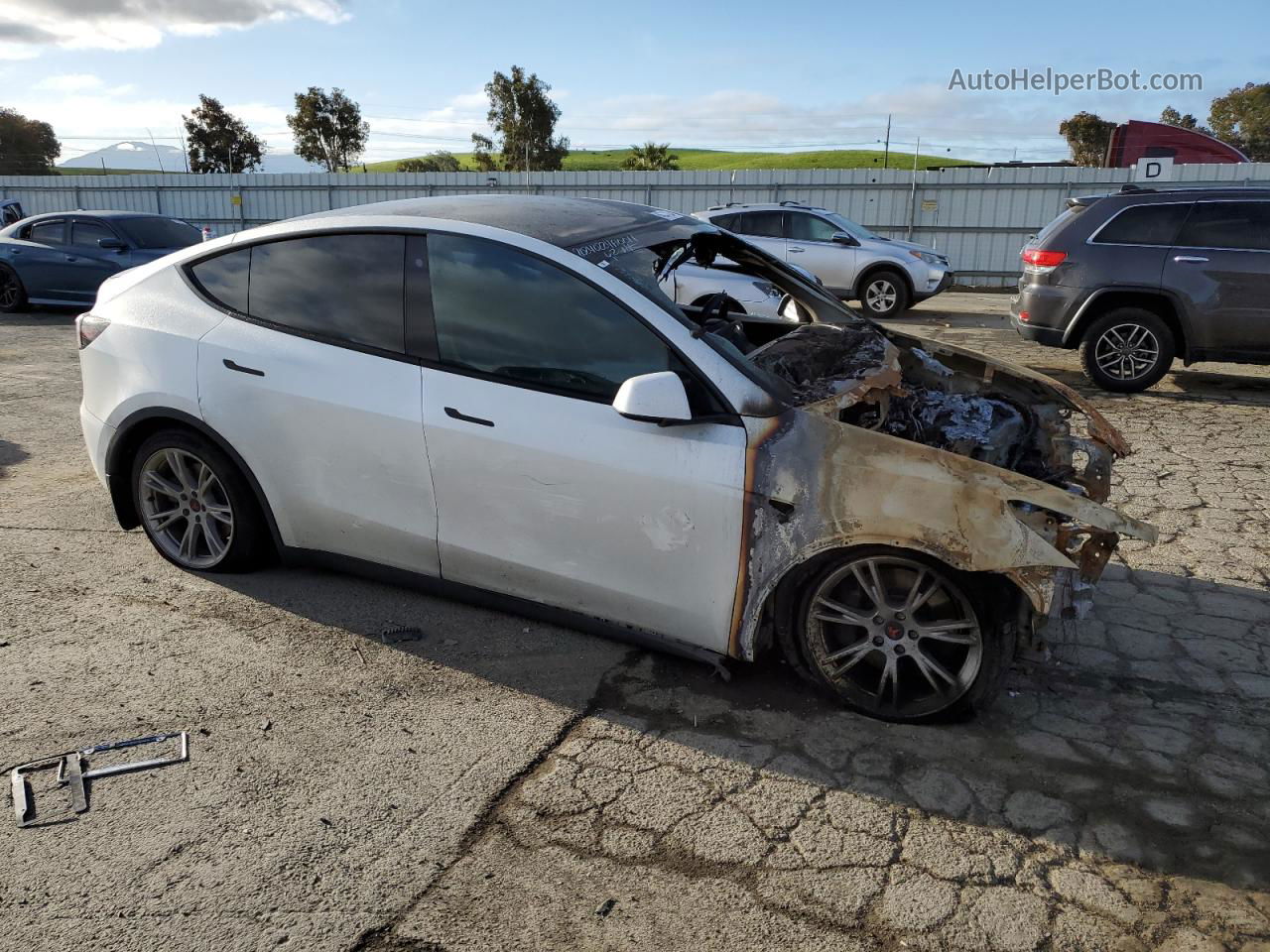 2020 Tesla Model Y  White vin: 5YJYGDEE2LF013753