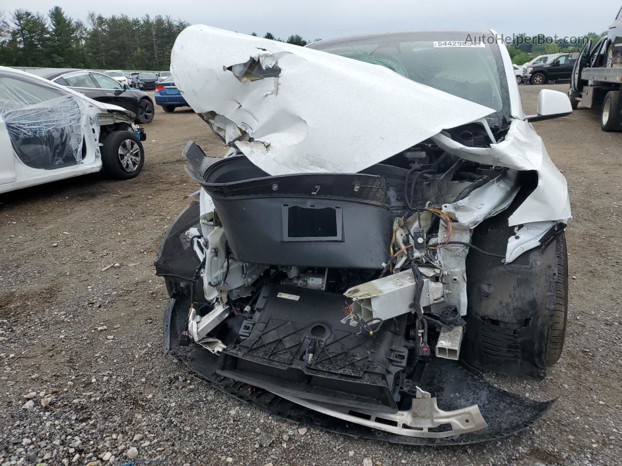 2020 Tesla Model Y  White vin: 5YJYGDEE2LF044825