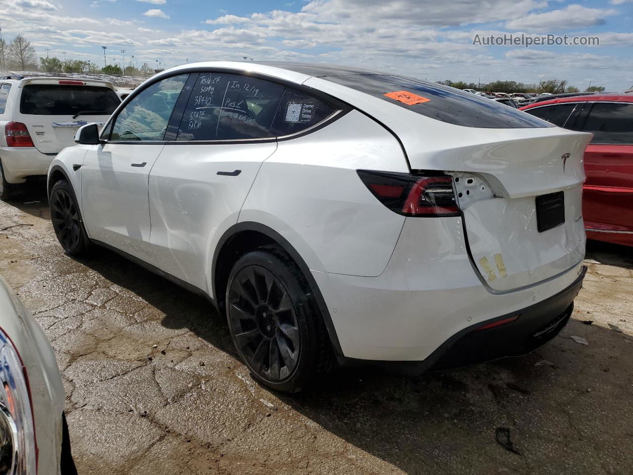 2021 Tesla Model Y  White vin: 5YJYGDEE2MF060606