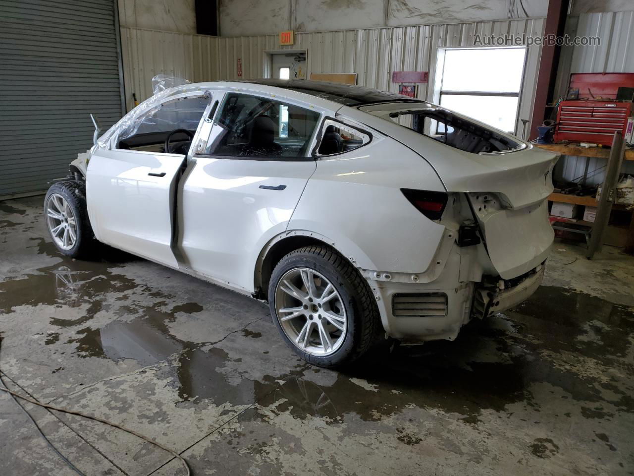 2021 Tesla Model Y  White vin: 5YJYGDEE2MF097008