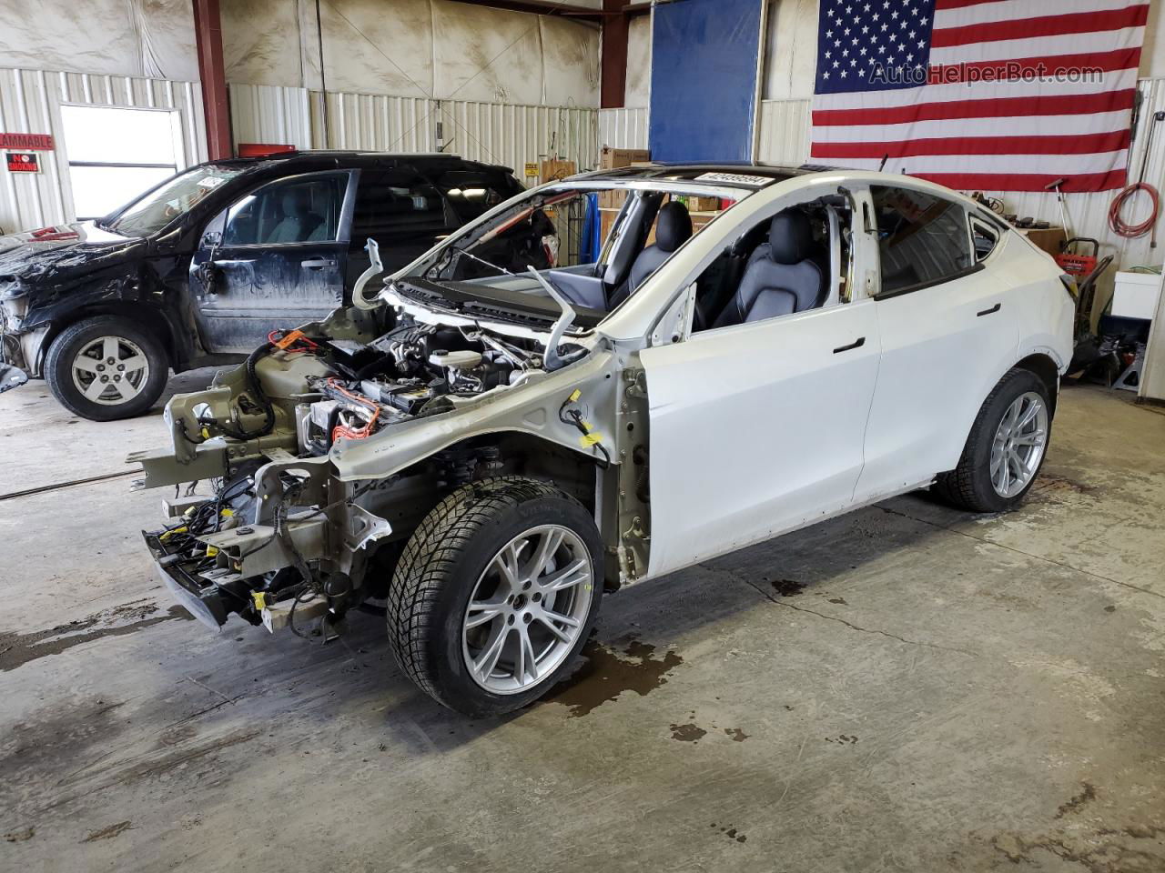 2021 Tesla Model Y  White vin: 5YJYGDEE2MF097008