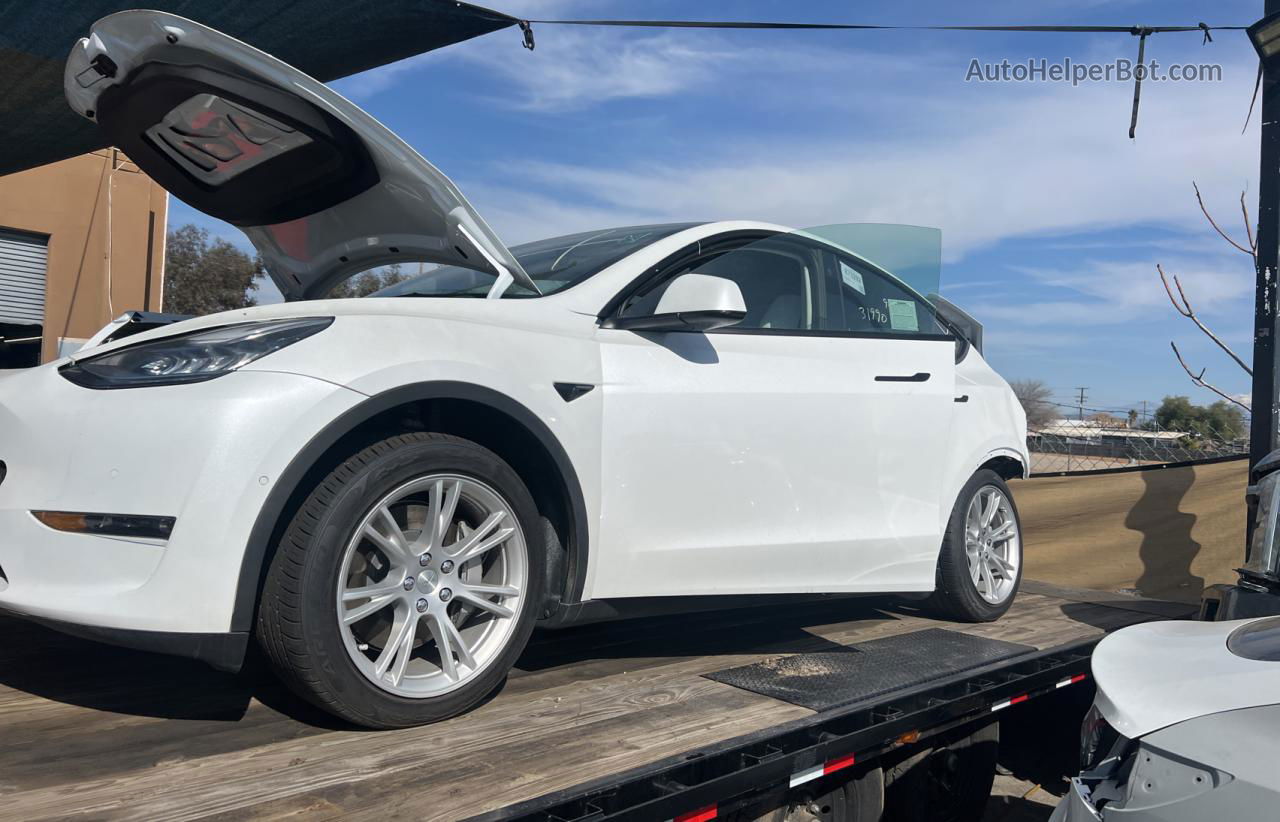 2021 Tesla Model Y  White vin: 5YJYGDEE2MF288086