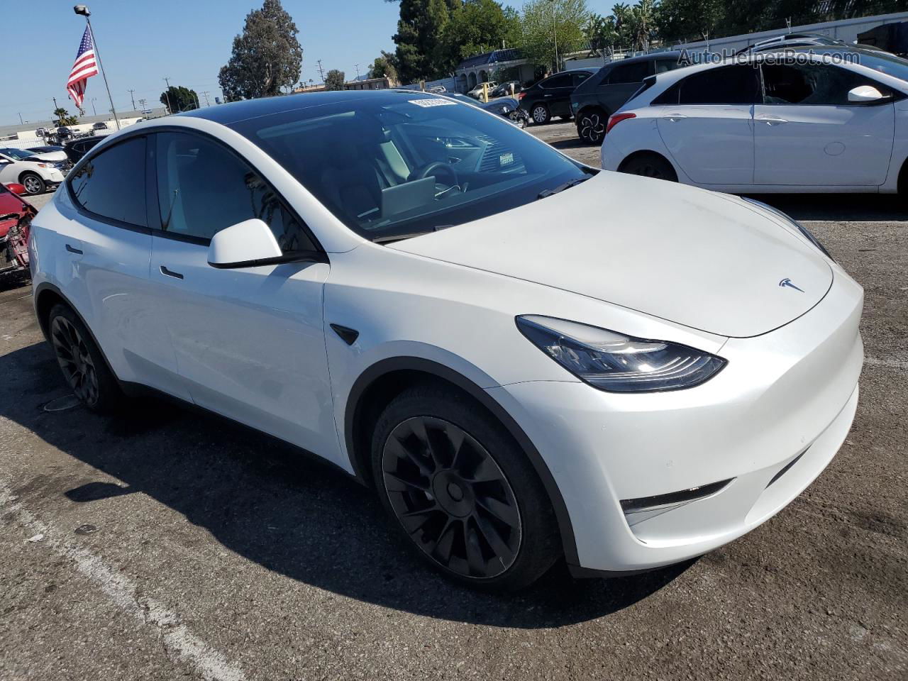 2020 Tesla Model Y  Белый vin: 5YJYGDEE3LF029718