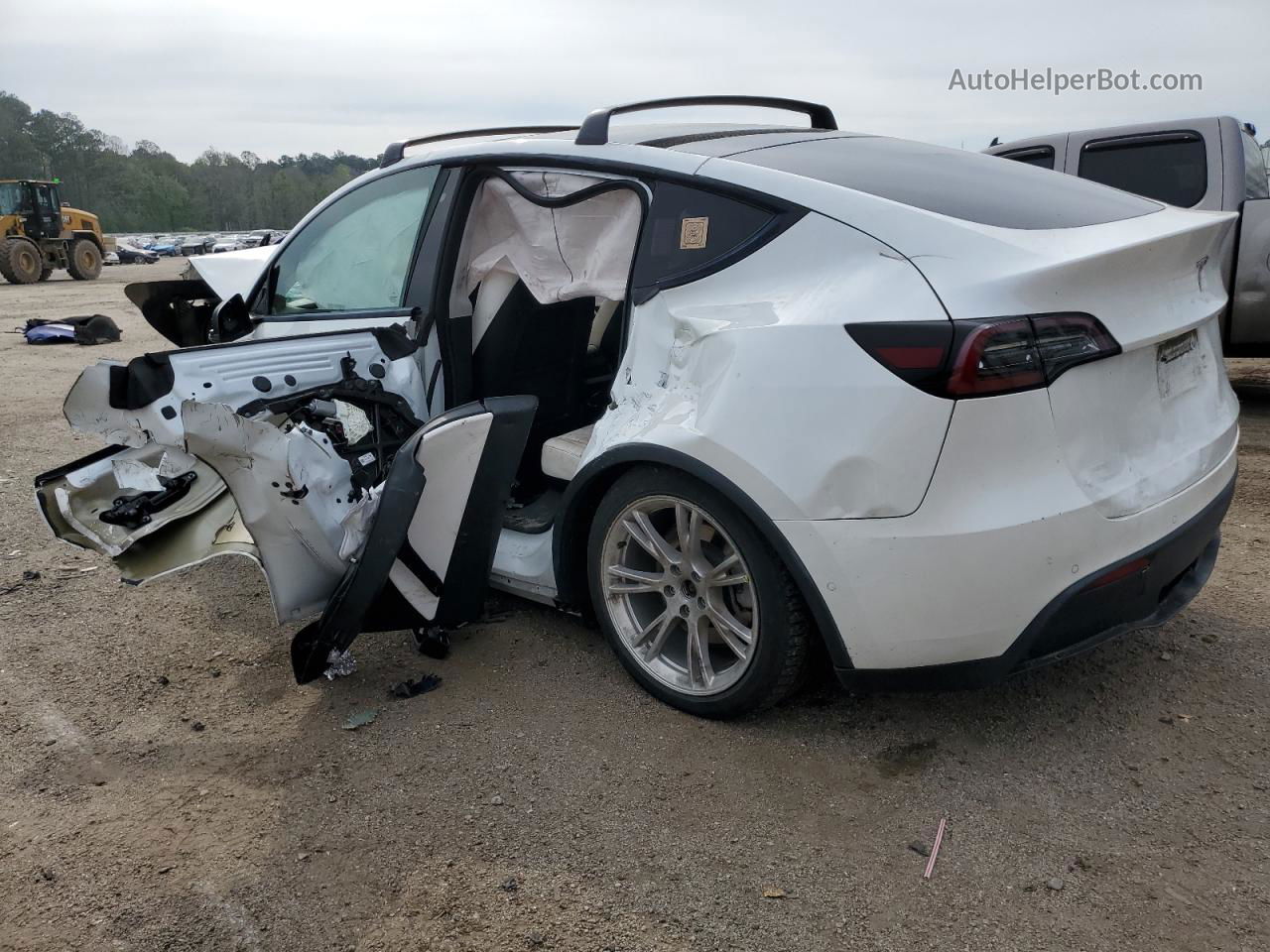 2020 Tesla Model Y  White vin: 5YJYGDEE3LF032702