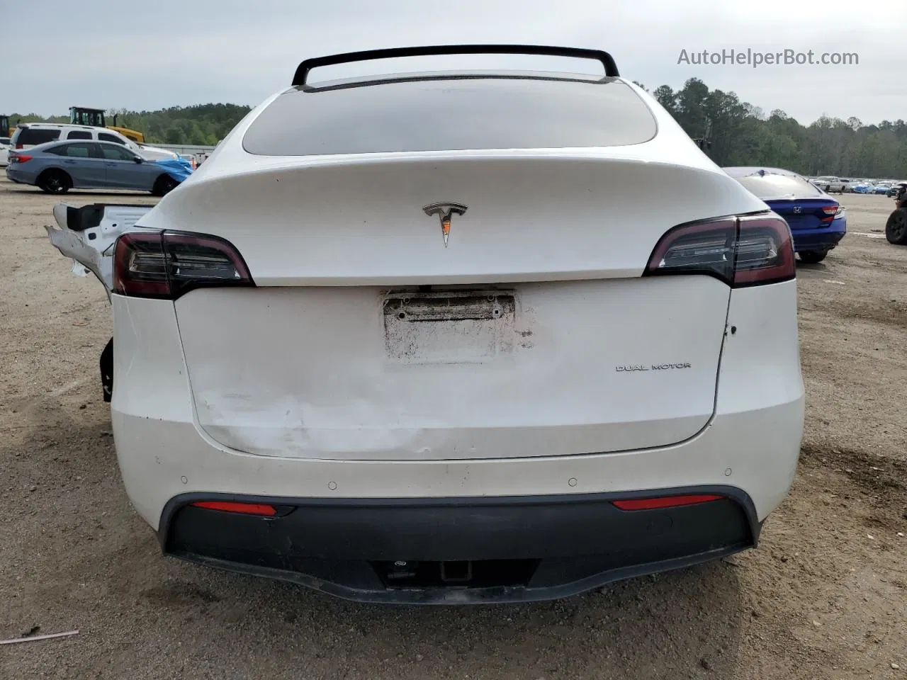 2020 Tesla Model Y  White vin: 5YJYGDEE3LF032702