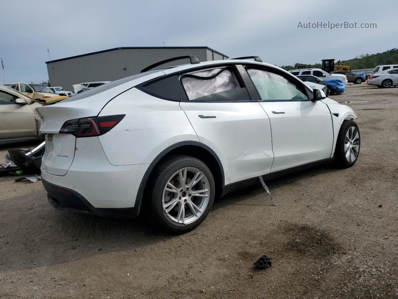 2020 Tesla Model Y  White vin: 5YJYGDEE3LF032702