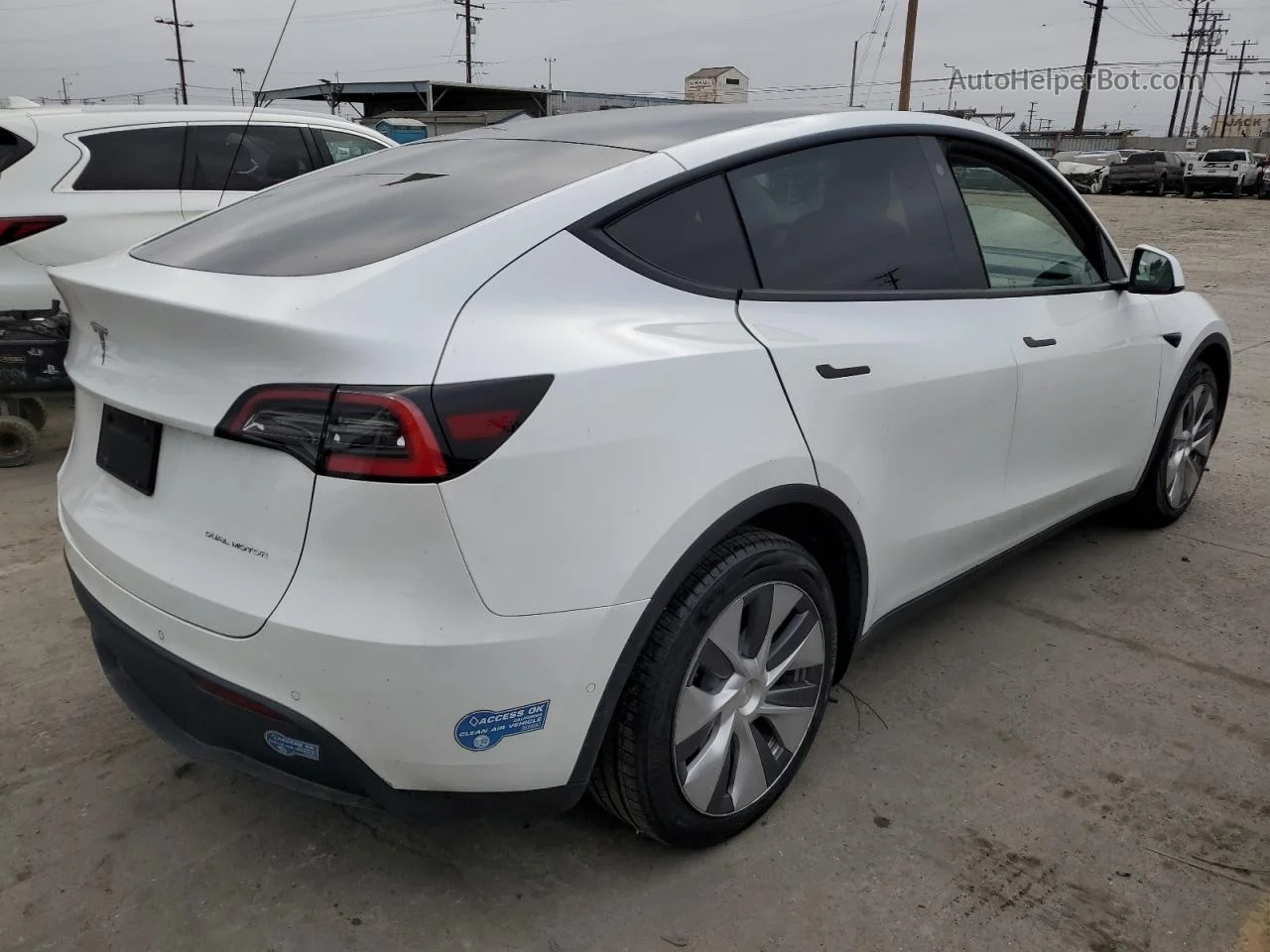 2021 Tesla Model Y  Белый vin: 5YJYGDEE3MF090228