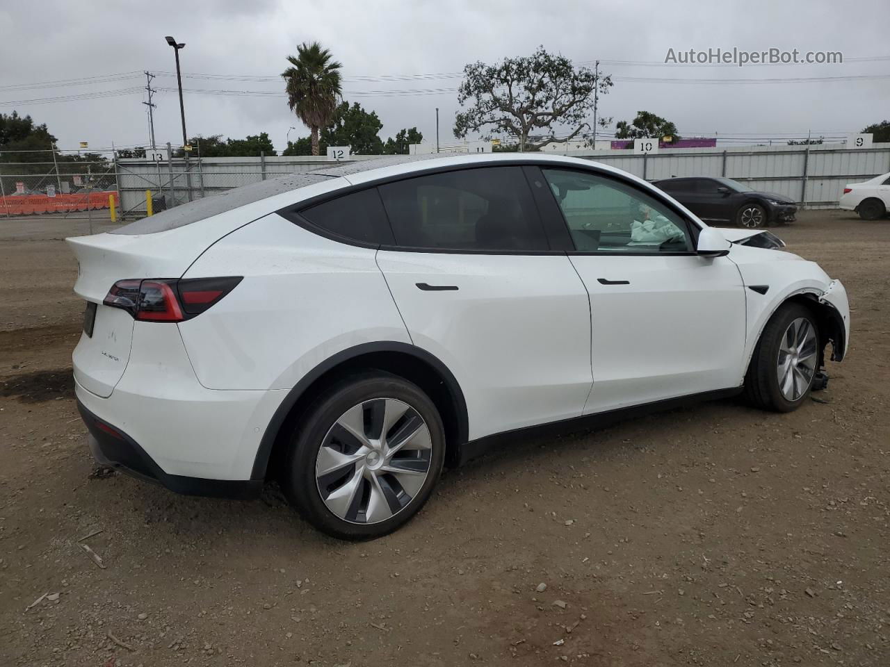 2021 Tesla Model Y  White vin: 5YJYGDEE3MF098703