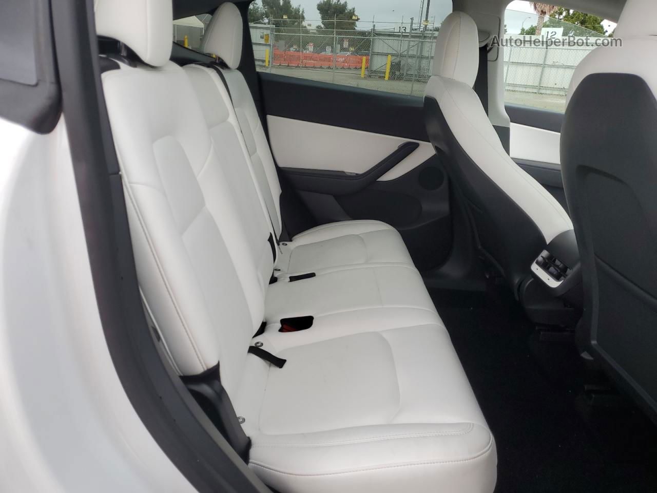 2021 Tesla Model Y  White vin: 5YJYGDEE3MF098703