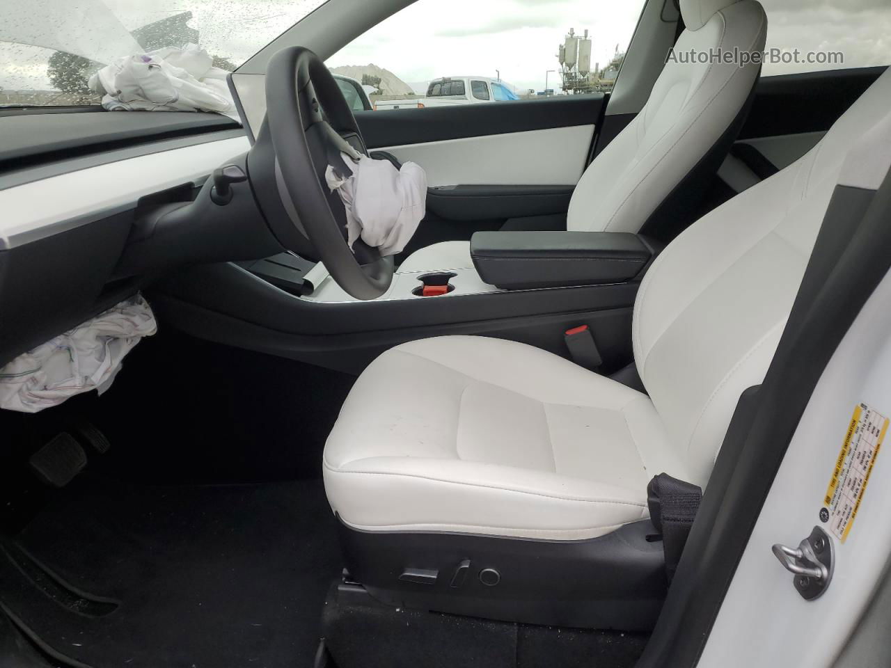 2021 Tesla Model Y  White vin: 5YJYGDEE3MF098703