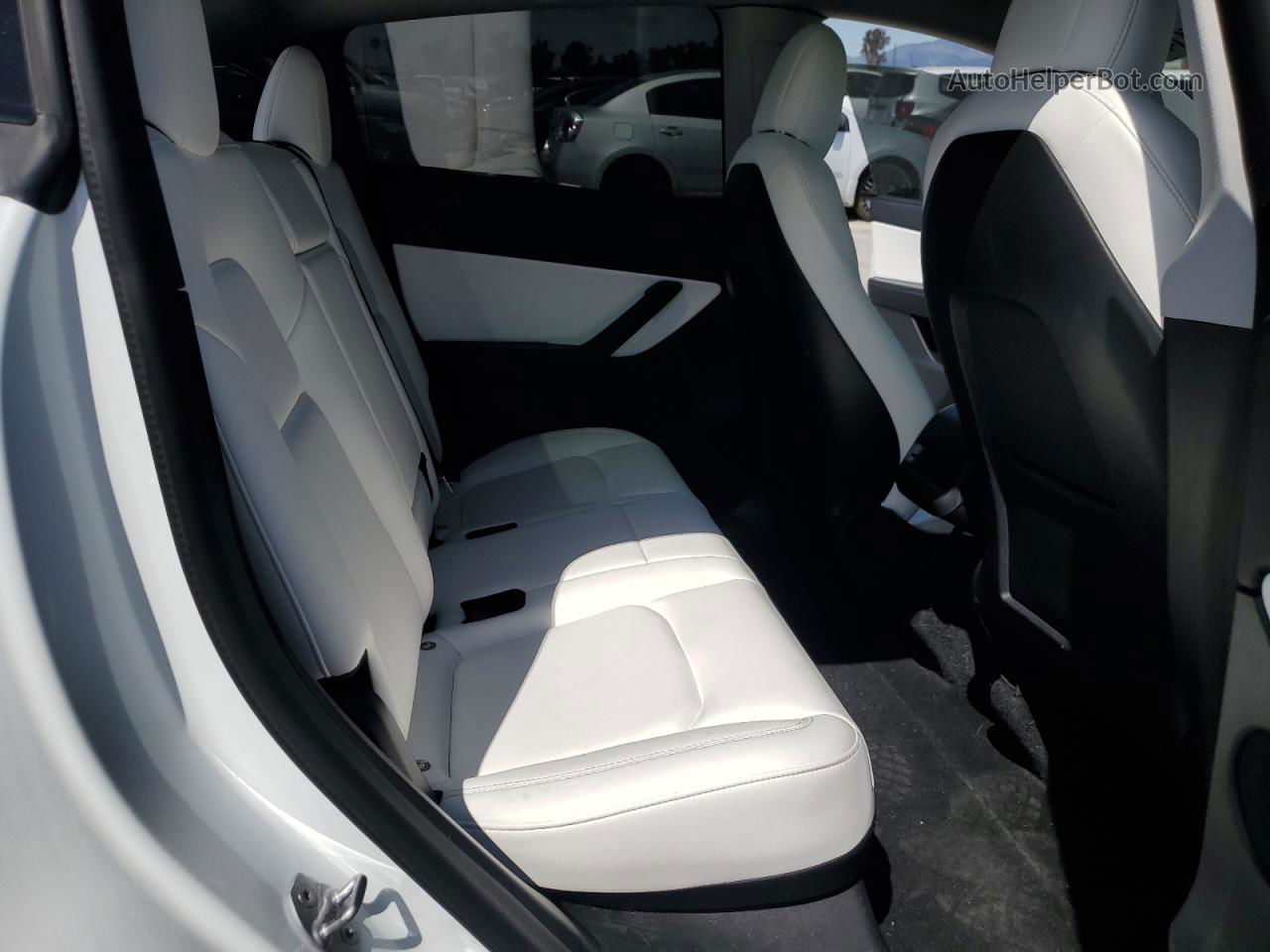 2021 Tesla Model Y  White vin: 5YJYGDEE3MF269630