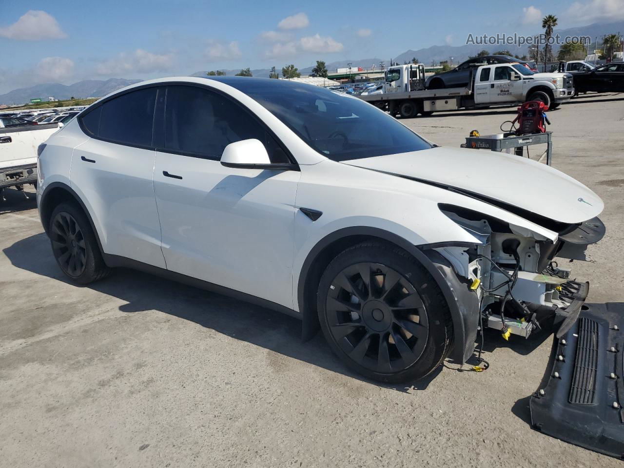 2021 Tesla Model Y  White vin: 5YJYGDEE3MF269630