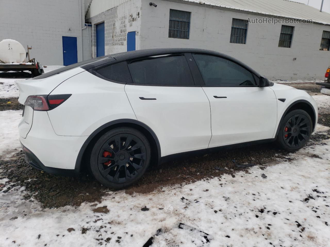 2020 Tesla Model Y  White vin: 5YJYGDEE4LF022471