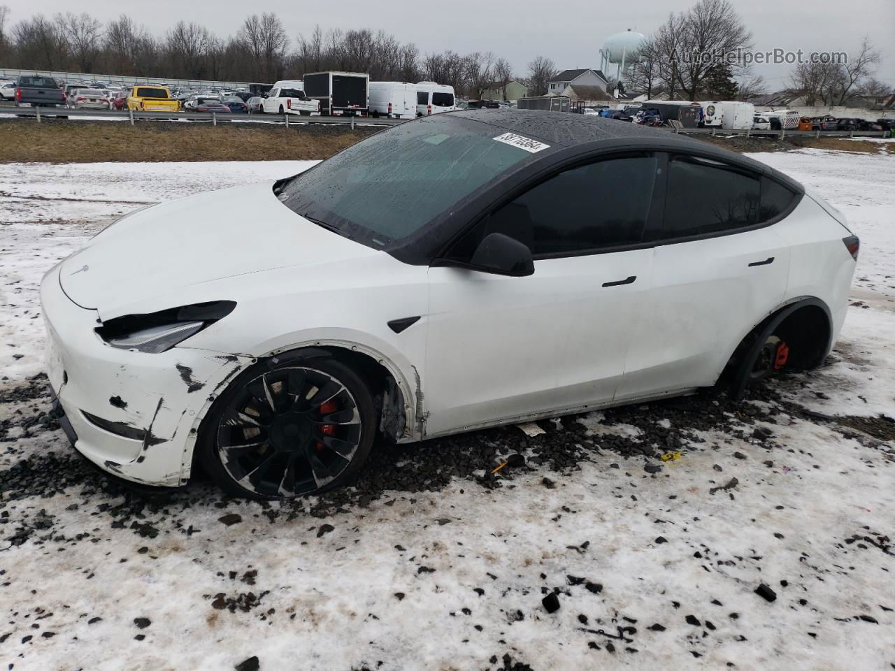 2020 Tesla Model Y  White vin: 5YJYGDEE4LF022471