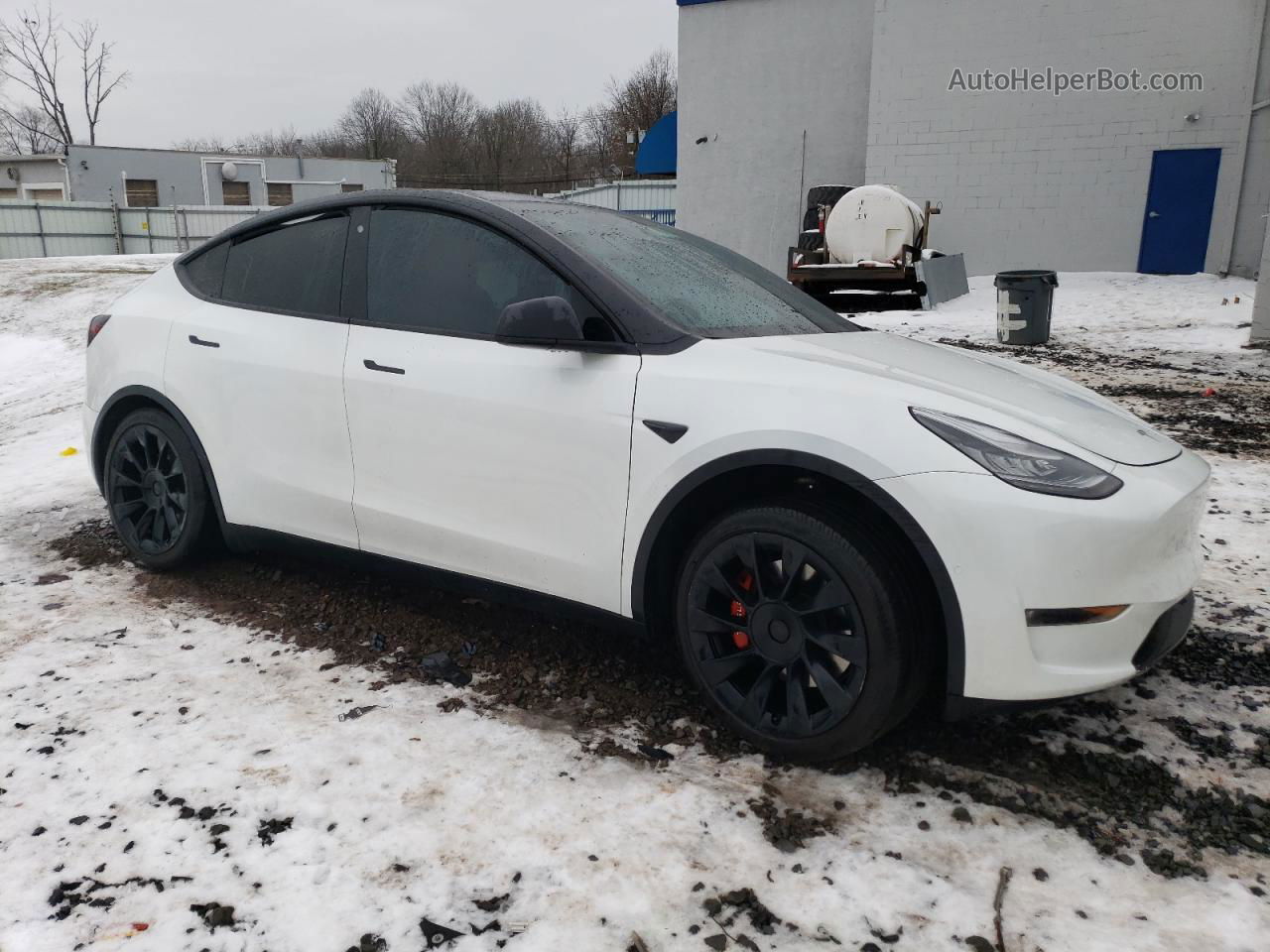 2020 Tesla Model Y  White vin: 5YJYGDEE4LF022471