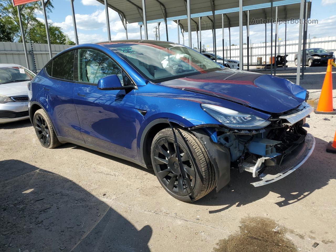 2020 Tesla Model Y  Синий vin: 5YJYGDEE4LF030876