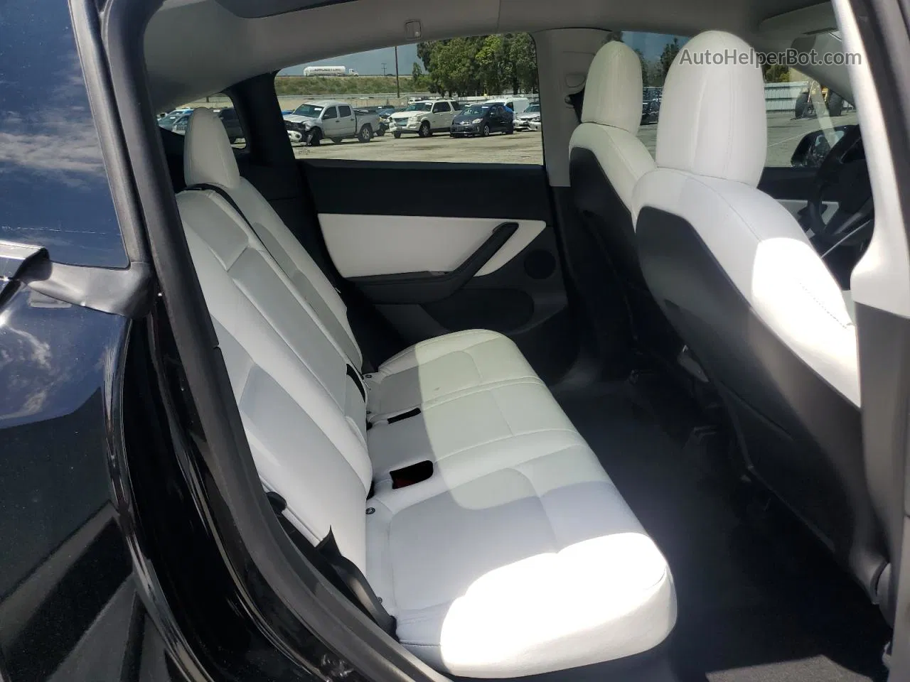 2020 Tesla Model Y  Black vin: 5YJYGDEE4LF051517