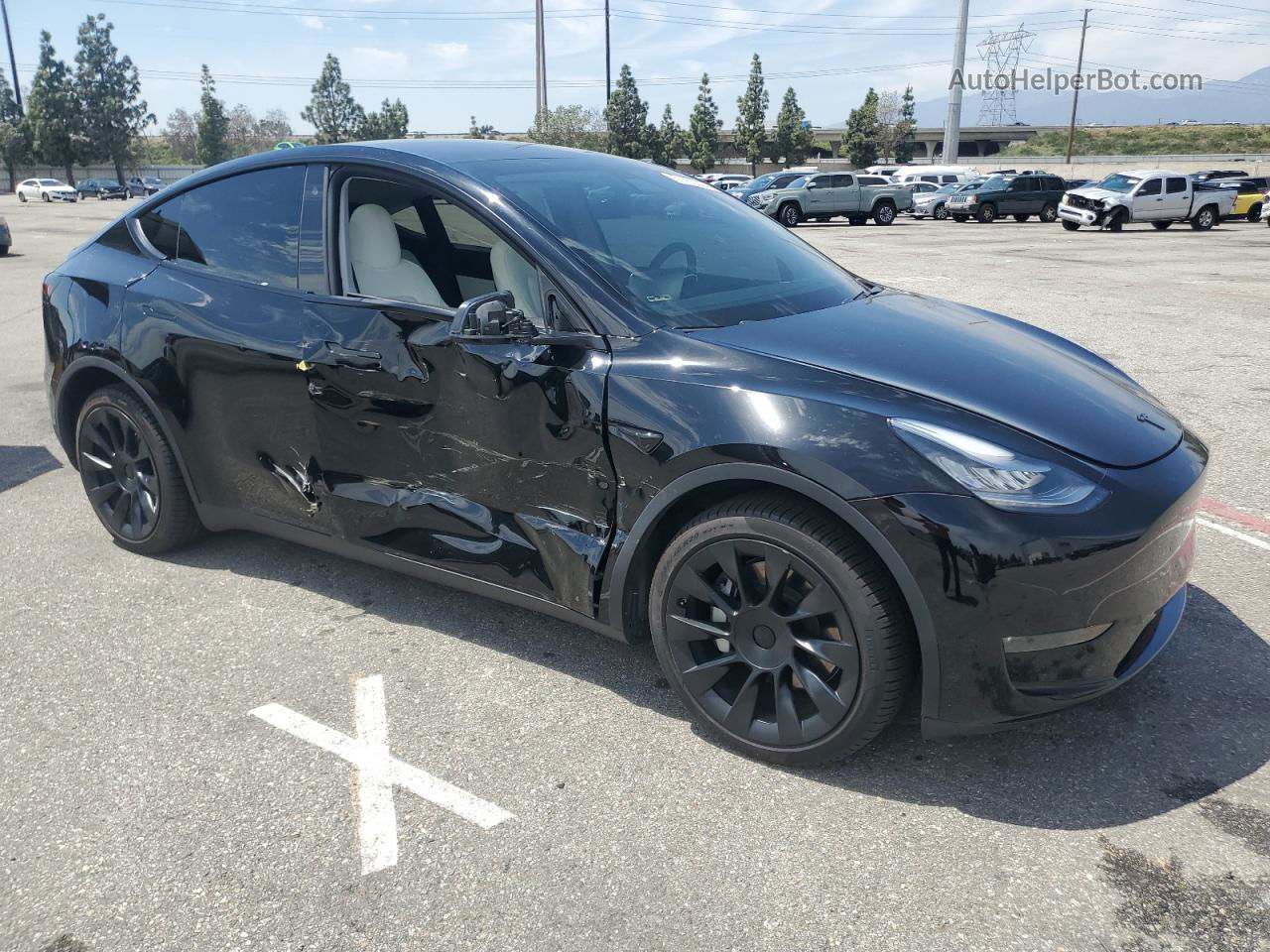 2020 Tesla Model Y  Black vin: 5YJYGDEE4LF051517