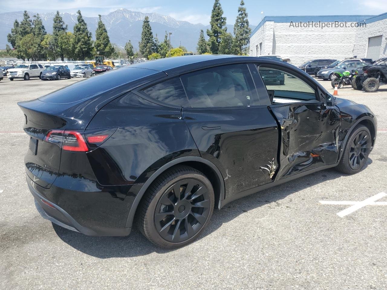 2020 Tesla Model Y  Black vin: 5YJYGDEE4LF051517