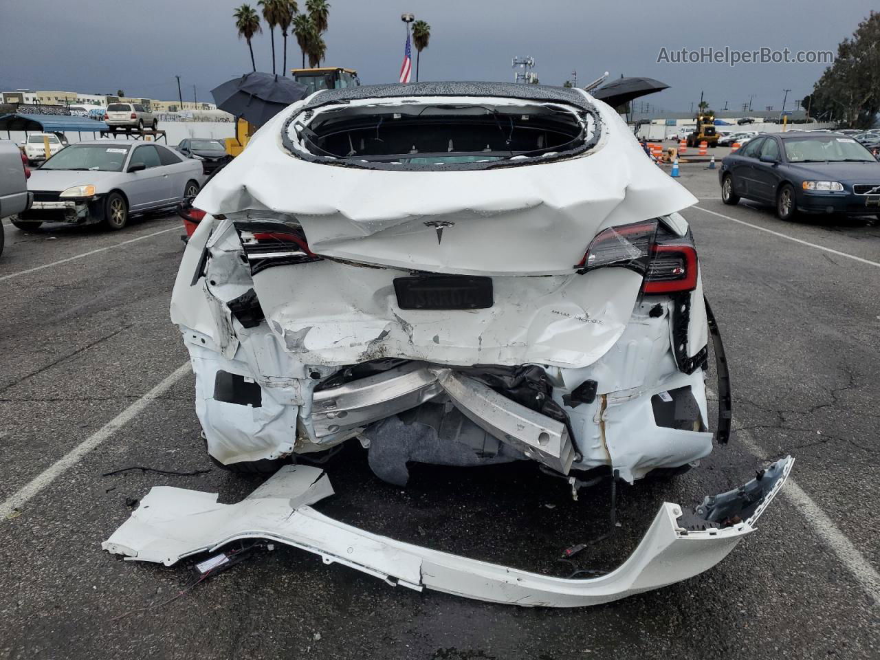 2020 Tesla Model Y  White vin: 5YJYGDEE4LF055499