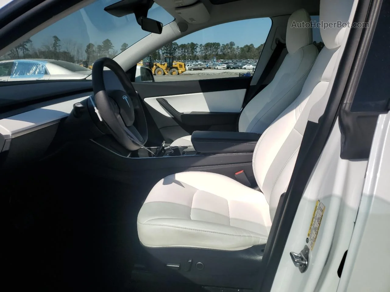 2021 Tesla Model Y  White vin: 5YJYGDEE4MF068397