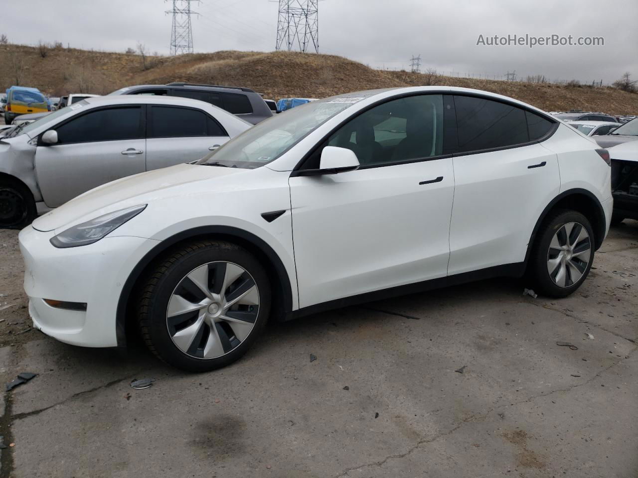 2021 Tesla Model Y  White vin: 5YJYGDEE4MF263321