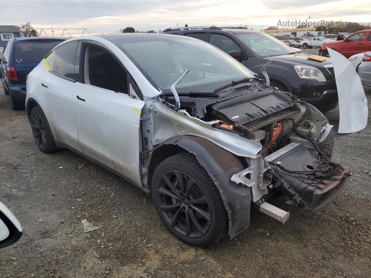 2021 Tesla Model Y  White vin: 5YJYGDEE4MF273623