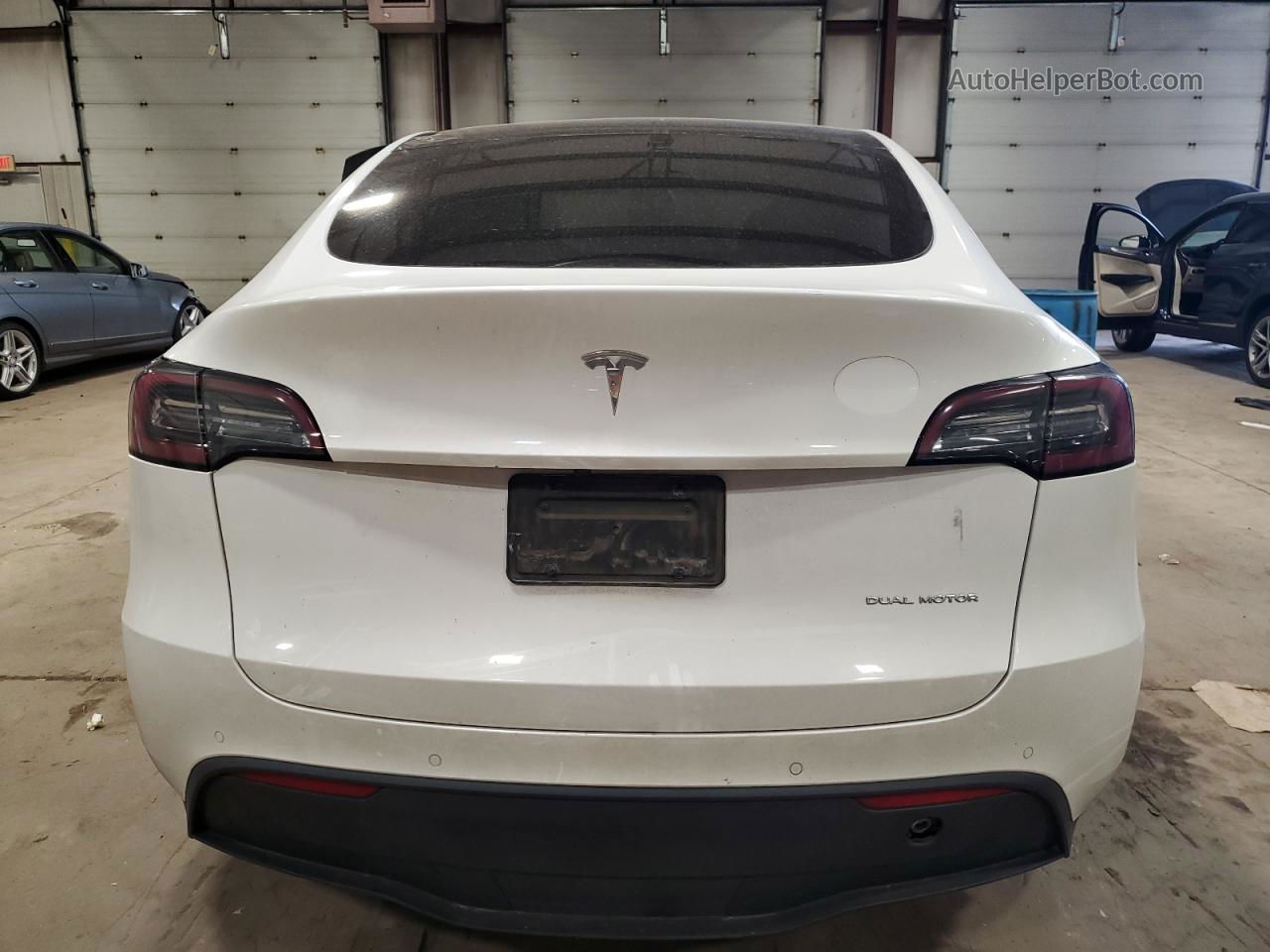 2020 Tesla Model Y  White vin: 5YJYGDEE5LF010796
