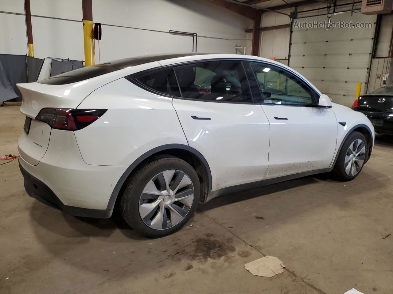 2020 Tesla Model Y  White vin: 5YJYGDEE5LF010796