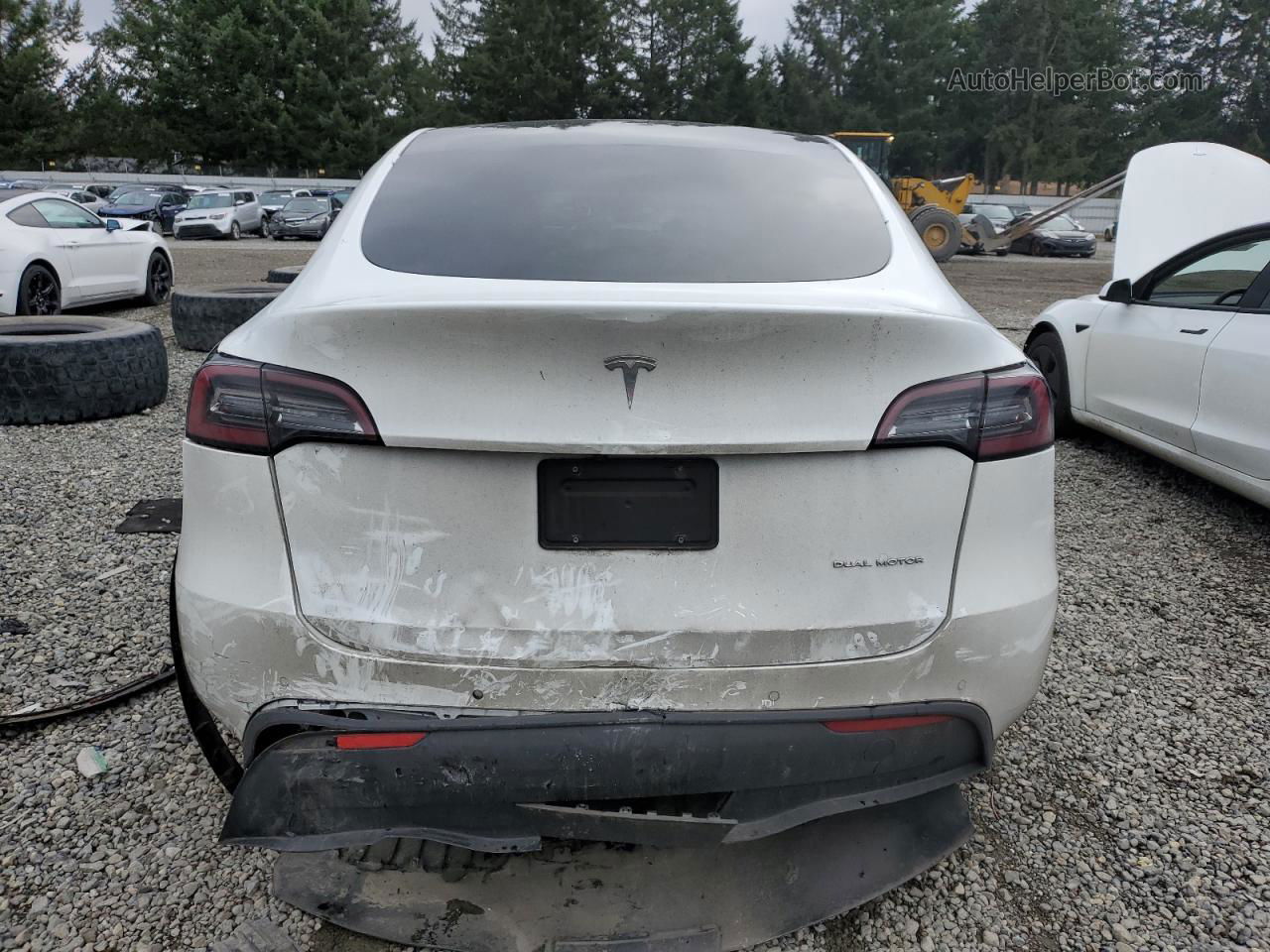 2020 Tesla Model Y  Белый vin: 5YJYGDEE5LF024004