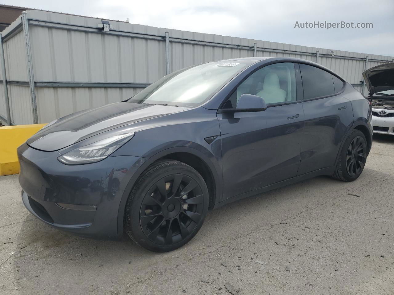 2020 Tesla Model Y  Gray vin: 5YJYGDEE5LF034791