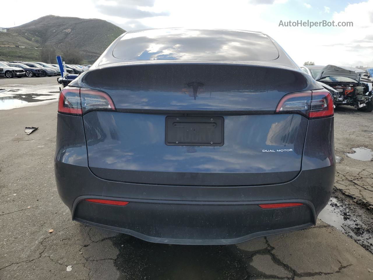 2021 Tesla Model Y  Gray vin: 5YJYGDEE5MF064102