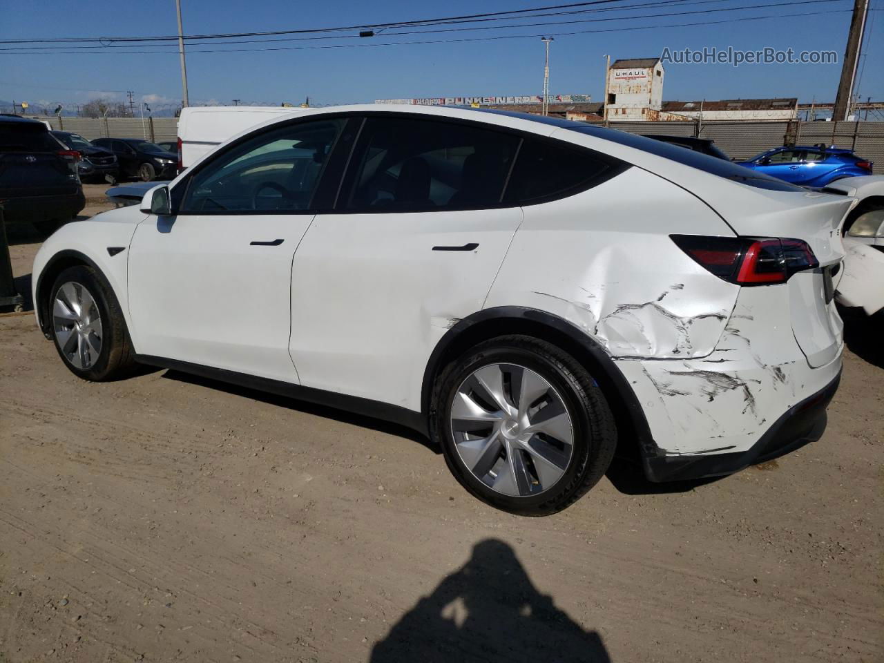 2021 Tesla Model Y  White vin: 5YJYGDEE5MF072572