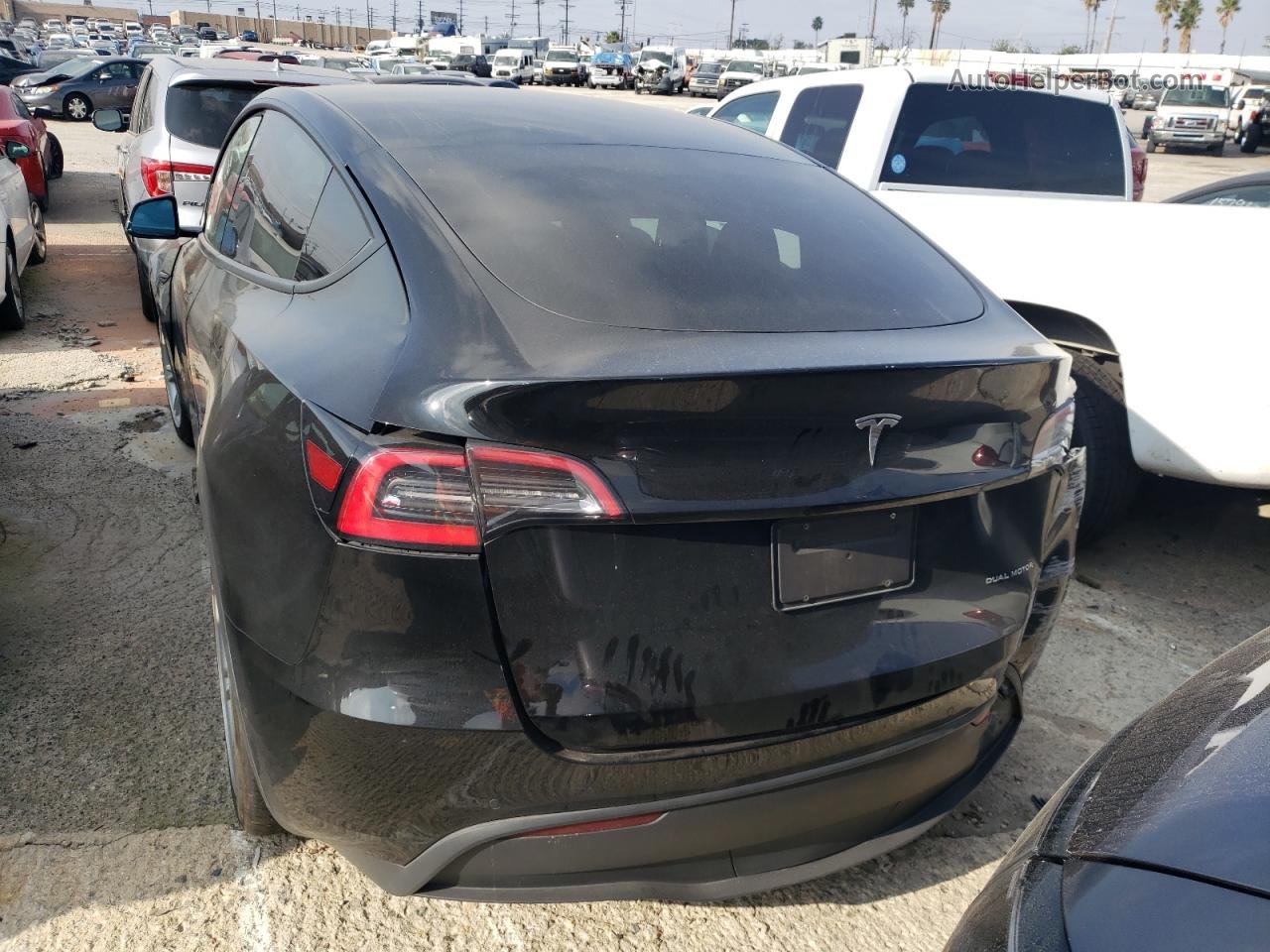2021 Tesla Model Y  Черный vin: 5YJYGDEE5MF094104