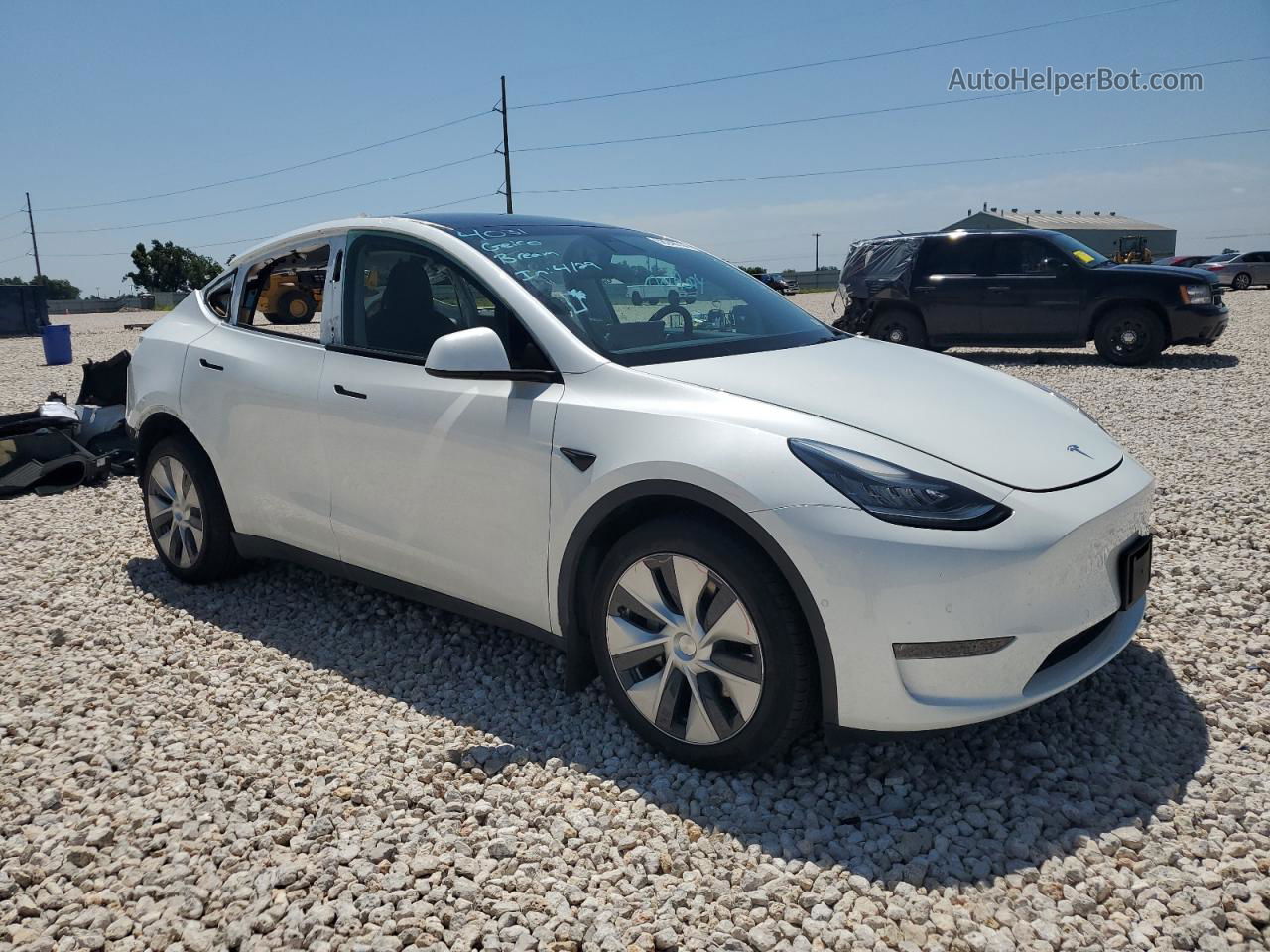 2021 Tesla Model Y  White vin: 5YJYGDEE5MF096029