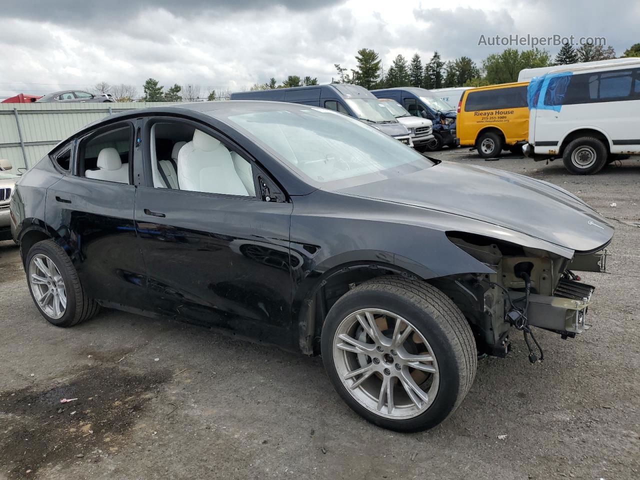 2021 Tesla Model Y  Черный vin: 5YJYGDEE5MF228786