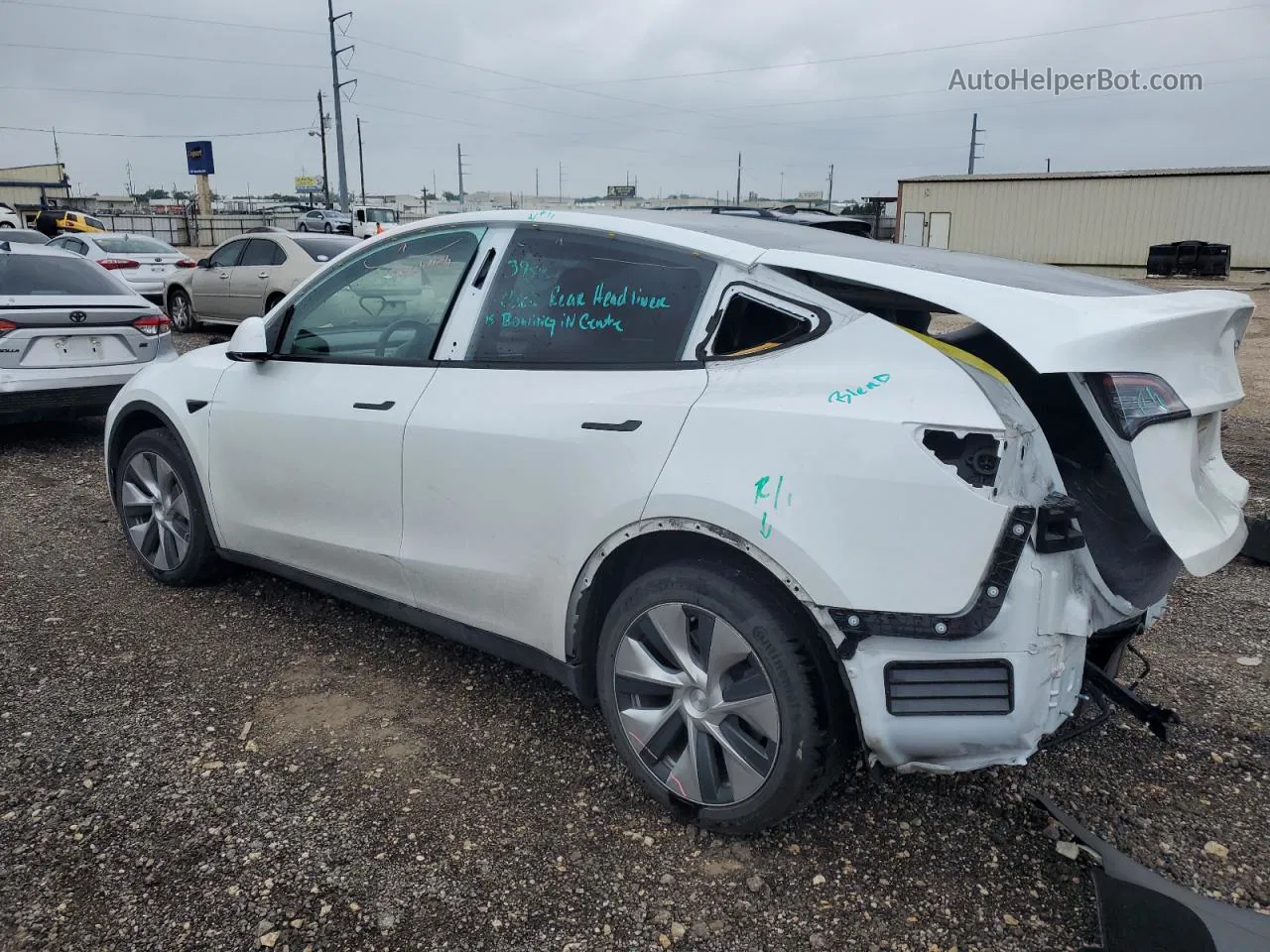 2021 Tesla Model Y  White vin: 5YJYGDEE5MF311389