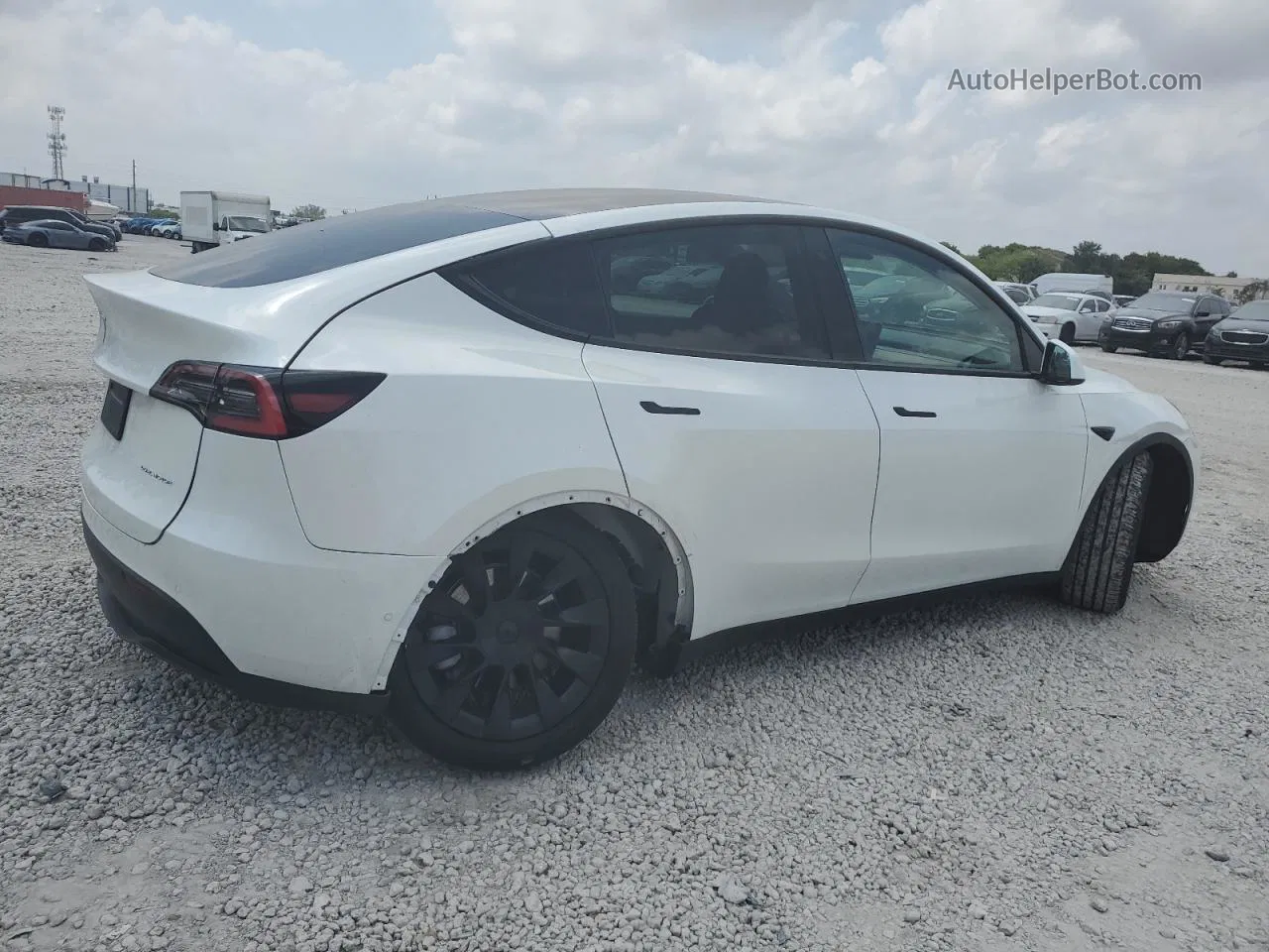 2020 Tesla Model Y  White vin: 5YJYGDEE6LF046187