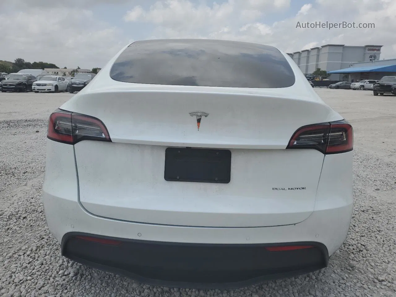 2020 Tesla Model Y  White vin: 5YJYGDEE6LF046187