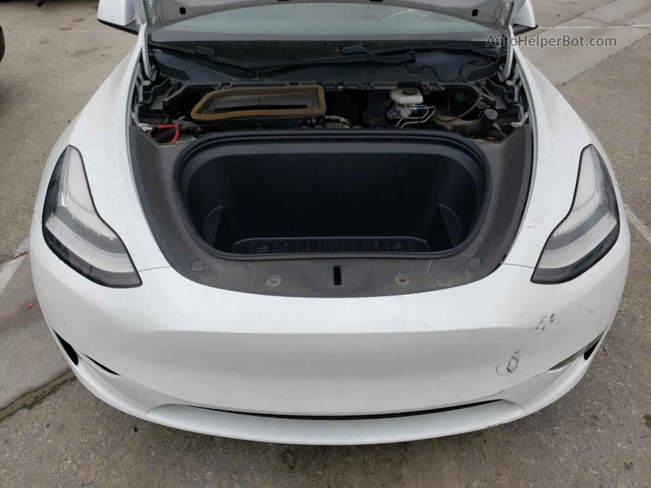 2020 Tesla Model Y  White vin: 5YJYGDEE6LF059716