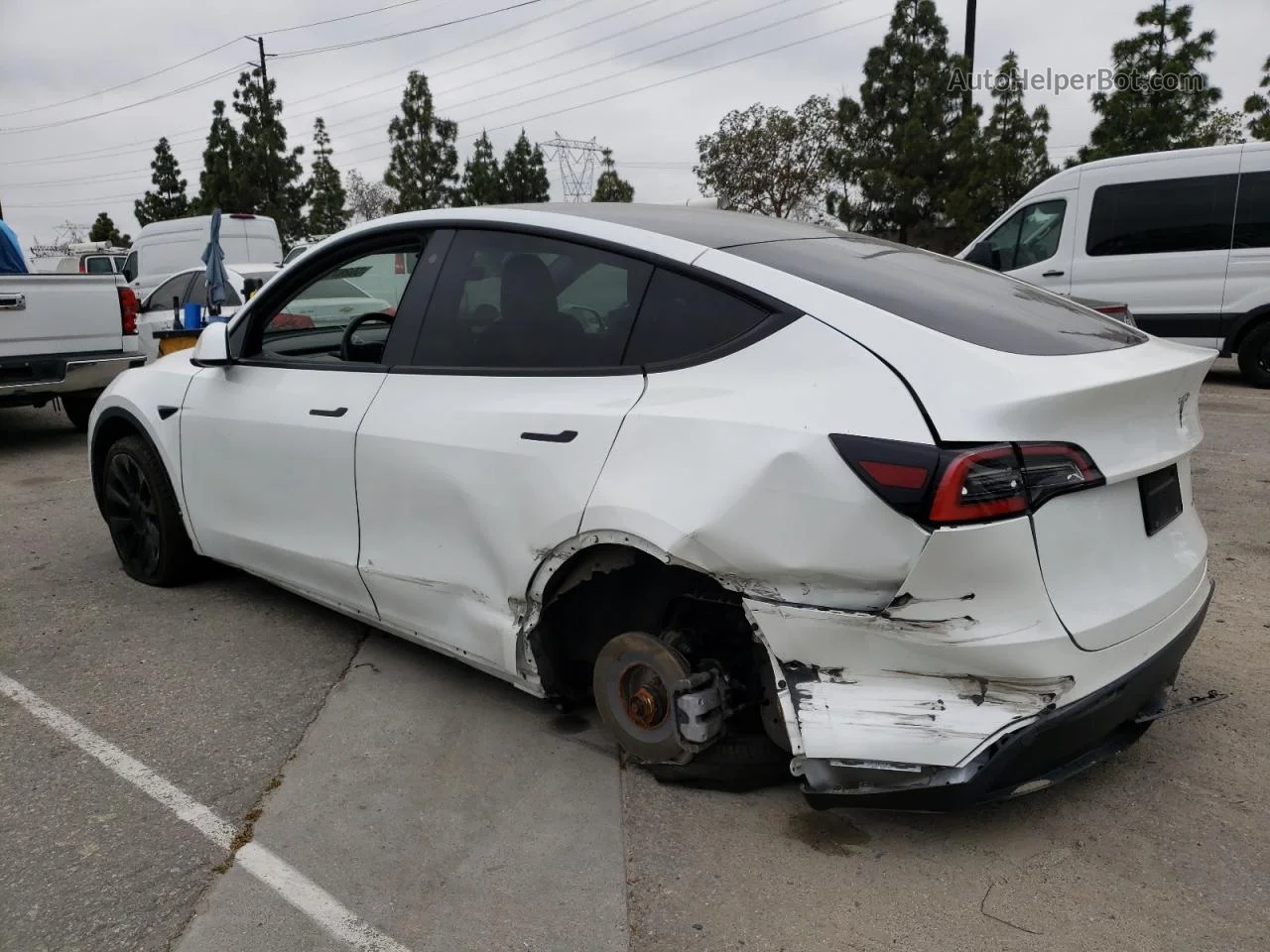 2020 Tesla Model Y  White vin: 5YJYGDEE6LF059716