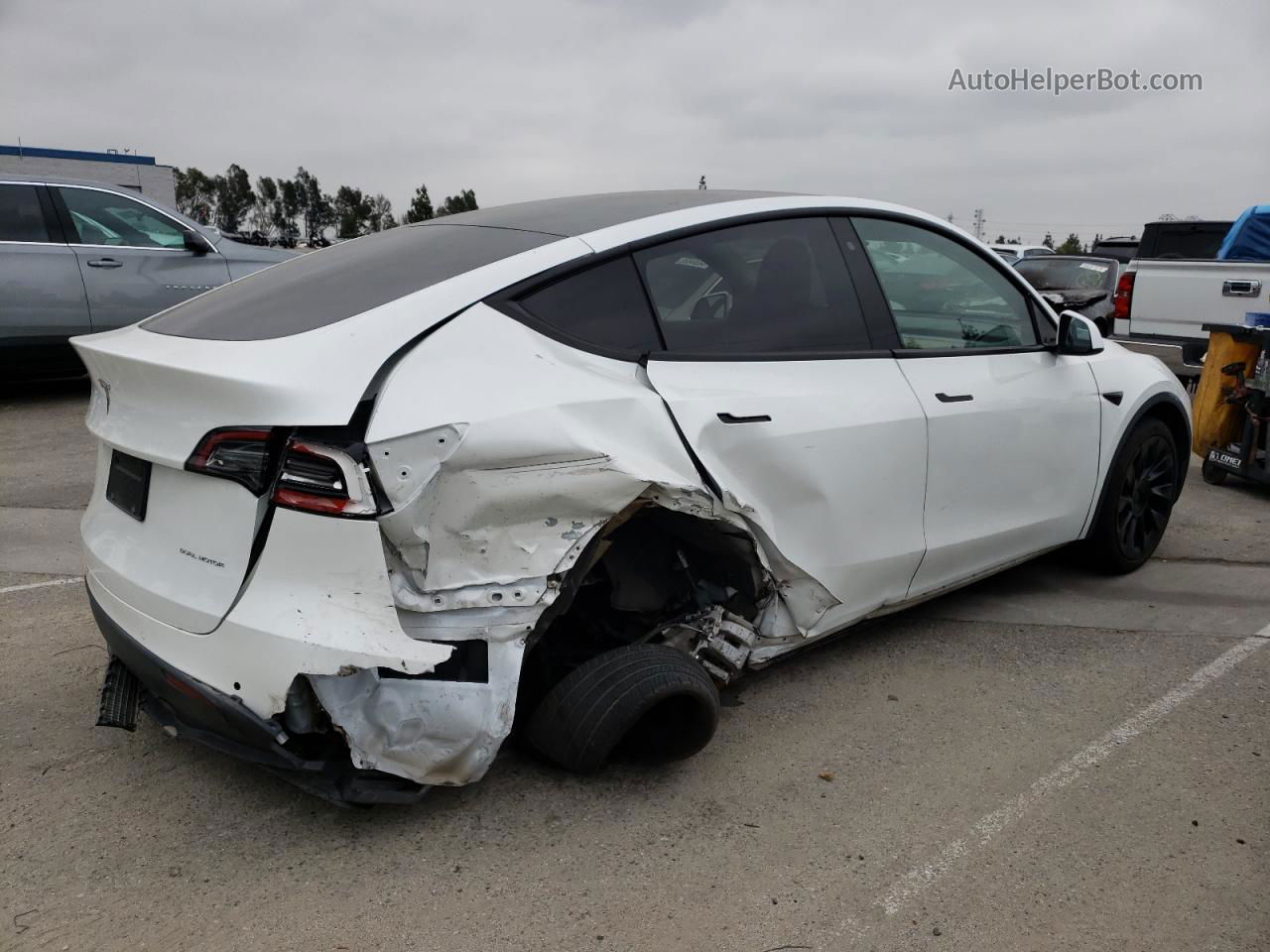 2020 Tesla Model Y  White vin: 5YJYGDEE6LF059716