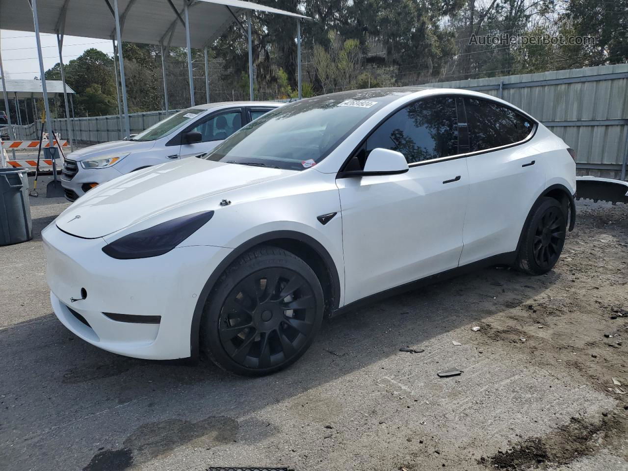 2020 Tesla Model Y  White vin: 5YJYGDEE7LF021623