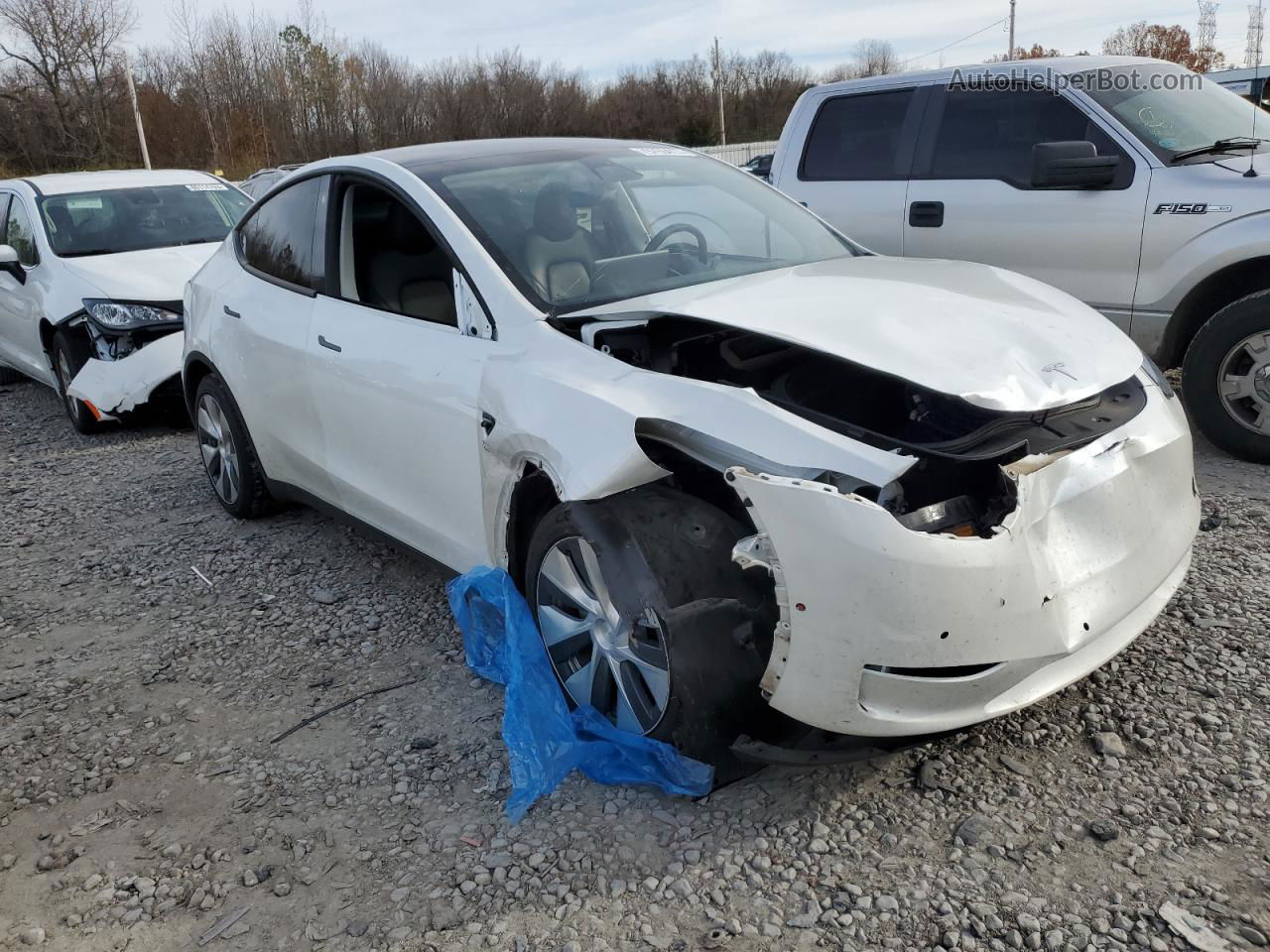 2020 Tesla Model Y  White vin: 5YJYGDEE7LF032105