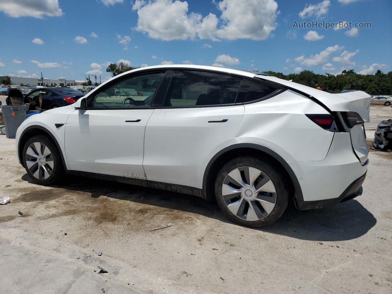 2021 Tesla Model Y  White vin: 5YJYGDEE7MF183236