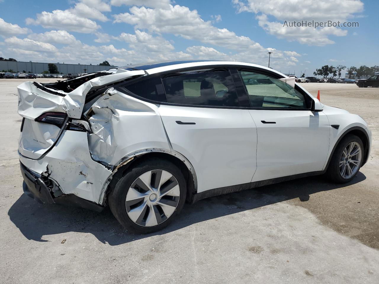 2021 Tesla Model Y  White vin: 5YJYGDEE7MF183236